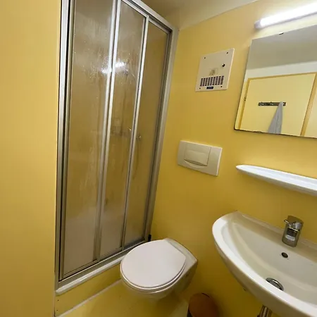 Einzelzimmer In Studentenheim Apartment *