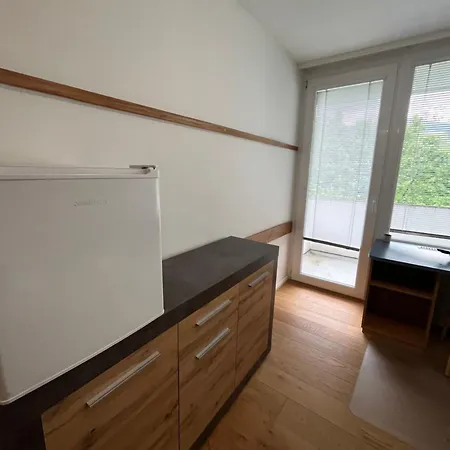 Apartment Einzelzimmer In Studentenheim *